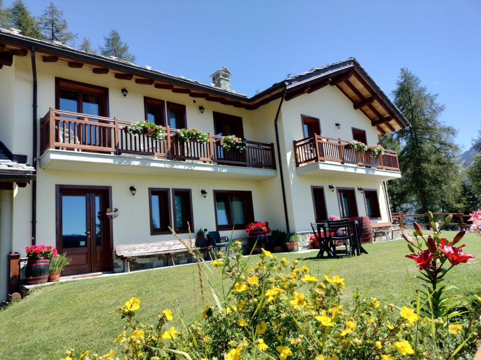 Le Coin Des Melezes - Nature & Trek - Camere In Baita Di Montagna Brusson Exteriör bild