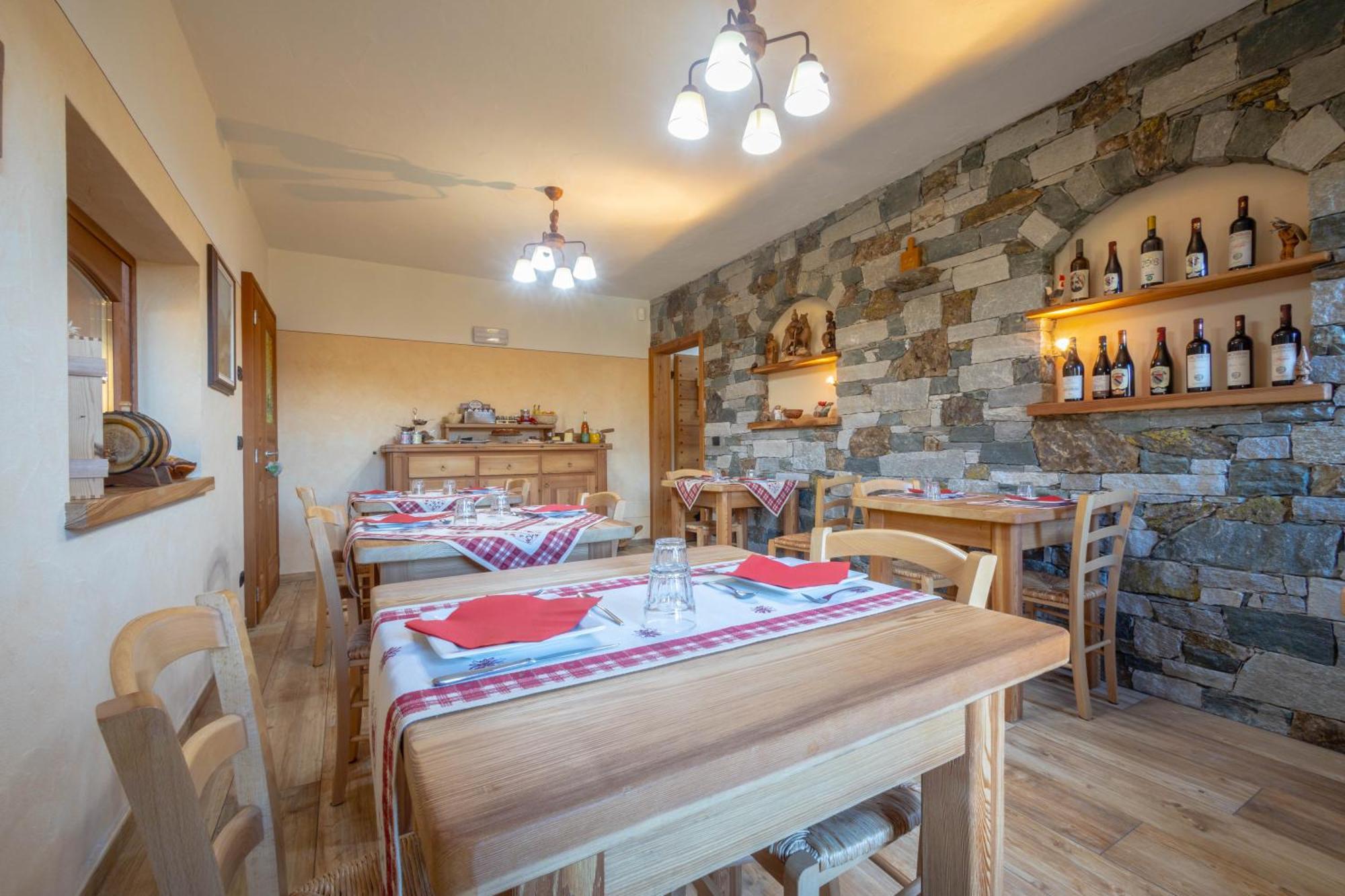 Le Coin Des Melezes - Nature & Trek - Camere In Baita Di Montagna Brusson Exteriör bild