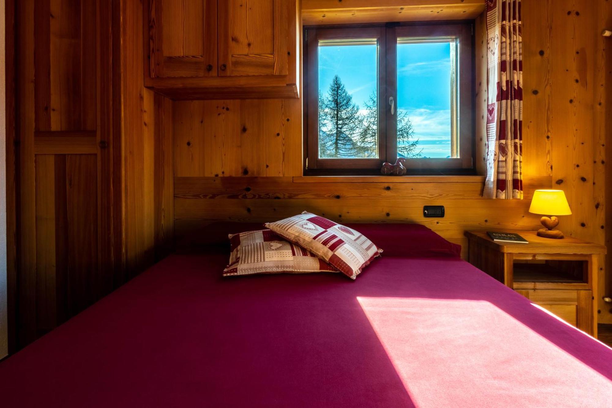 Le Coin Des Melezes - Nature & Trek - Camere In Baita Di Montagna Brusson Exteriör bild