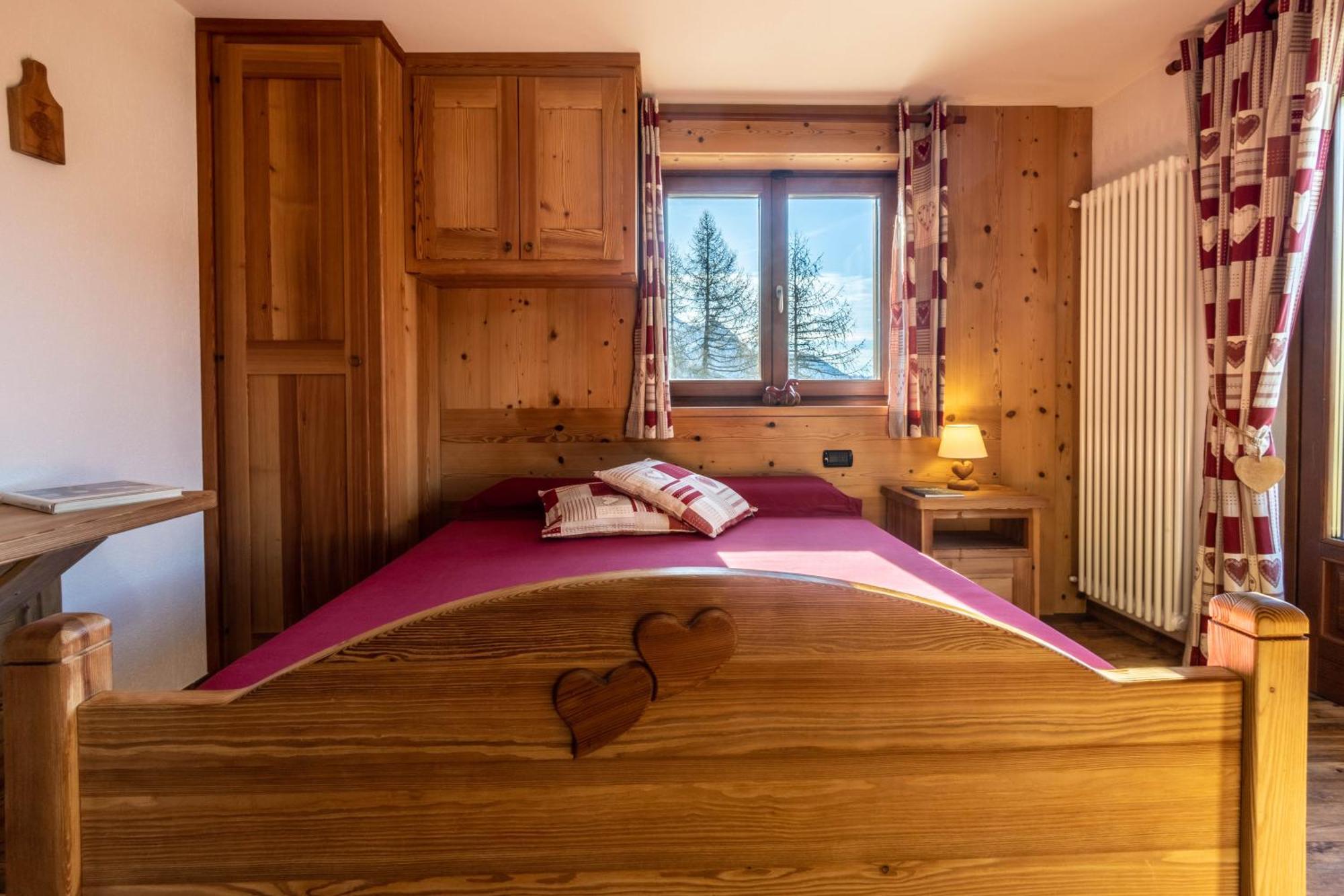 Le Coin Des Melezes - Nature & Trek - Camere In Baita Di Montagna Brusson Exteriör bild