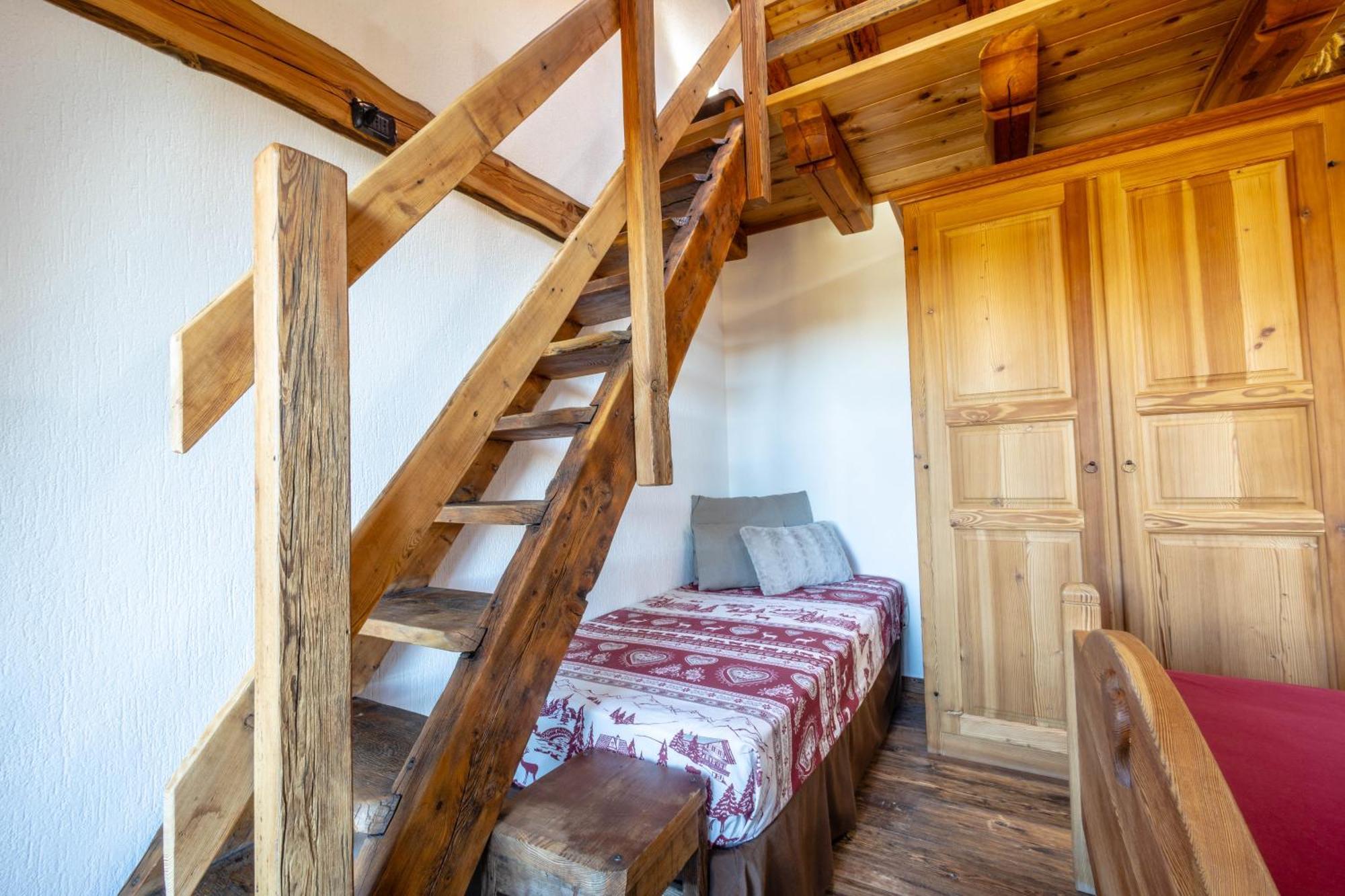 Le Coin Des Melezes - Nature & Trek - Camere In Baita Di Montagna Brusson Exteriör bild