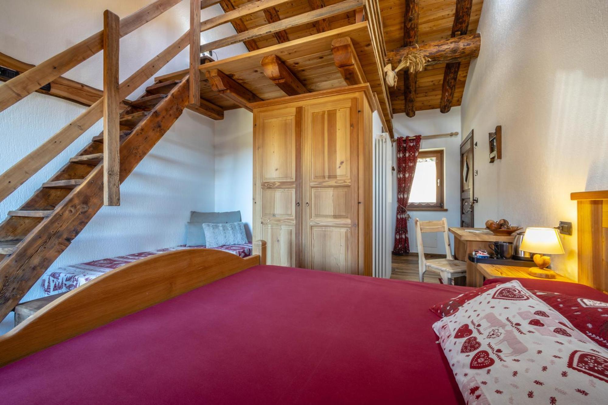 Le Coin Des Melezes - Nature & Trek - Camere In Baita Di Montagna Brusson Exteriör bild