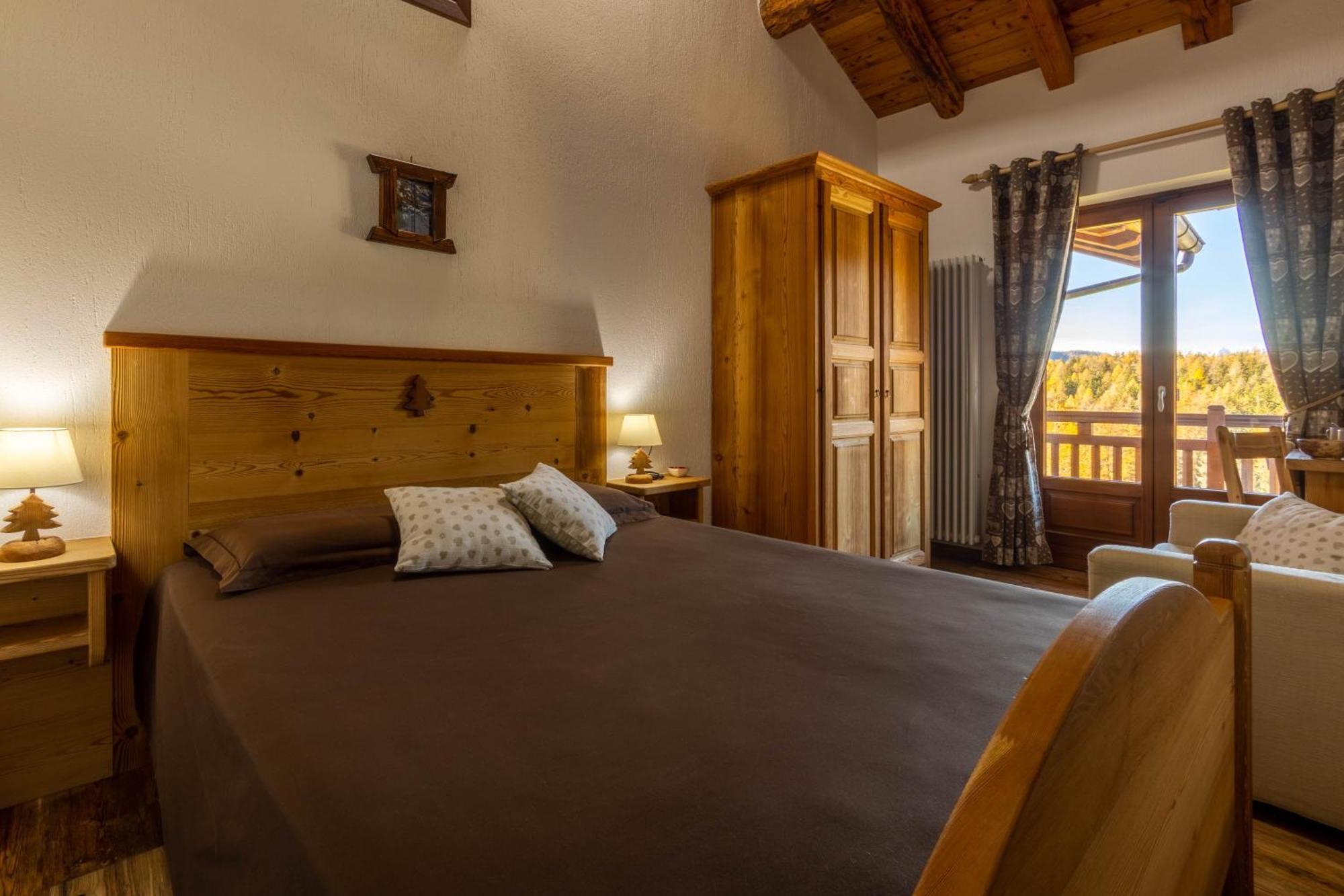 Le Coin Des Melezes - Nature & Trek - Camere In Baita Di Montagna Brusson Exteriör bild