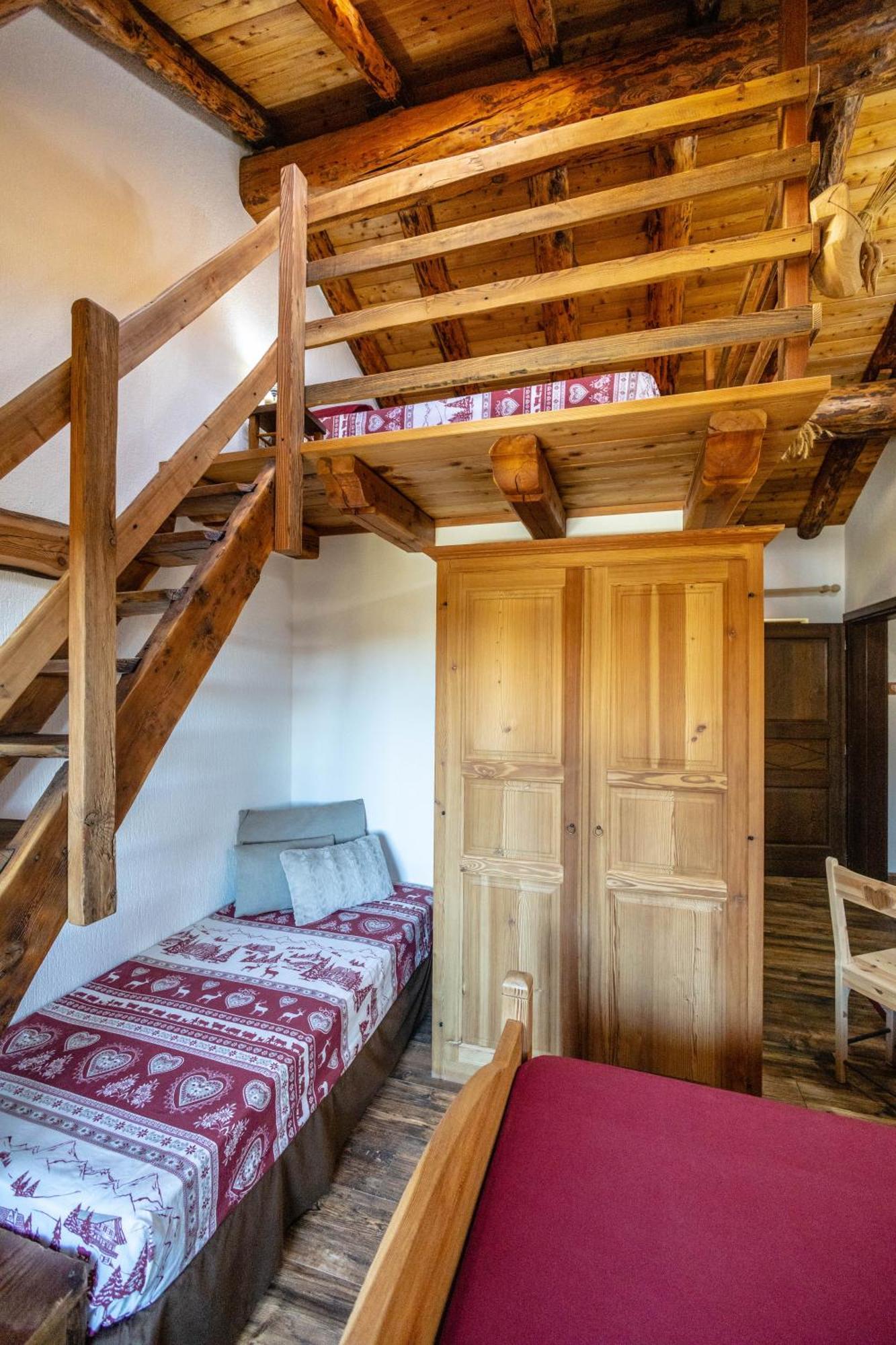 Le Coin Des Melezes - Nature & Trek - Camere In Baita Di Montagna Brusson Exteriör bild