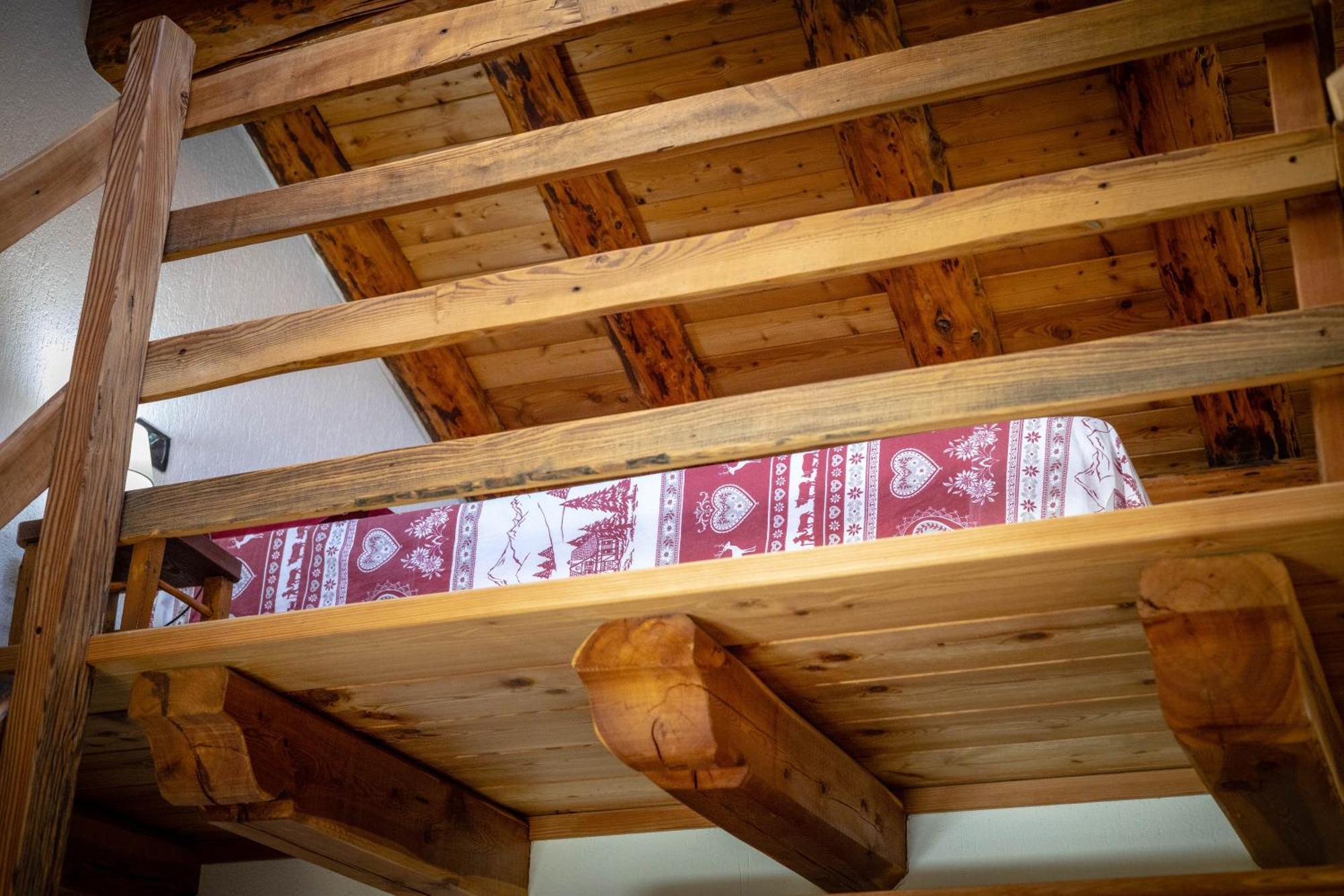 Le Coin Des Melezes - Nature & Trek - Camere In Baita Di Montagna Brusson Exteriör bild
