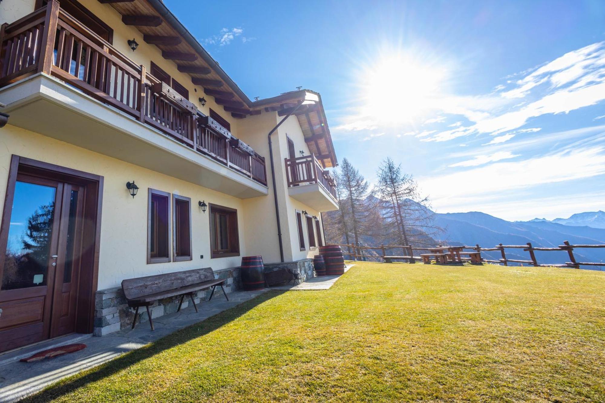 Le Coin Des Melezes - Nature & Trek - Camere In Baita Di Montagna Brusson Exteriör bild