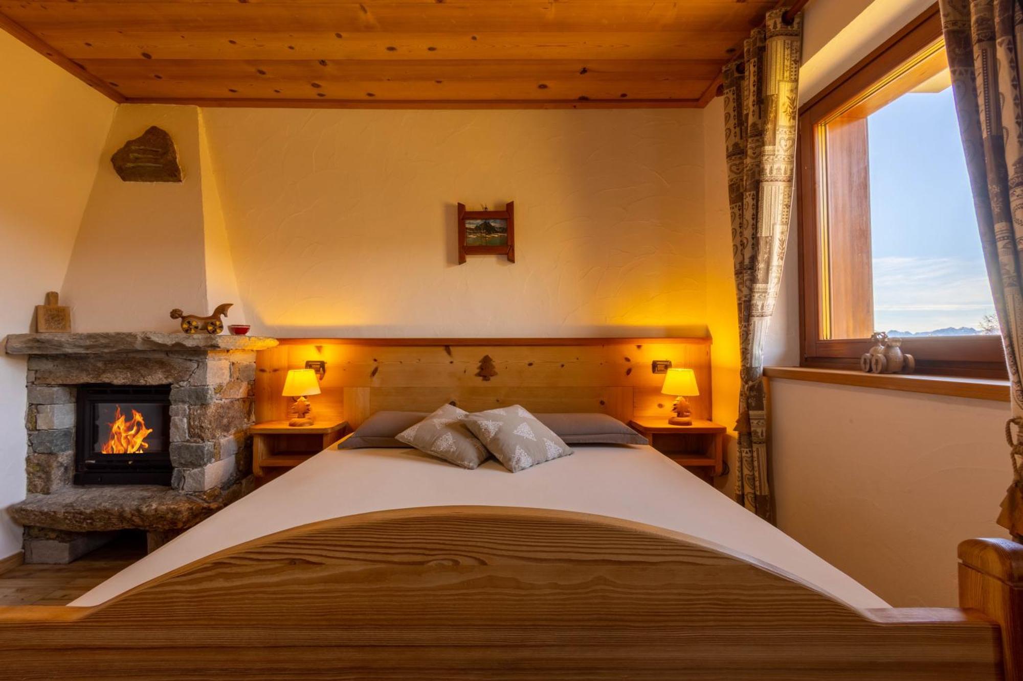 Le Coin Des Melezes - Nature & Trek - Camere In Baita Di Montagna Brusson Exteriör bild