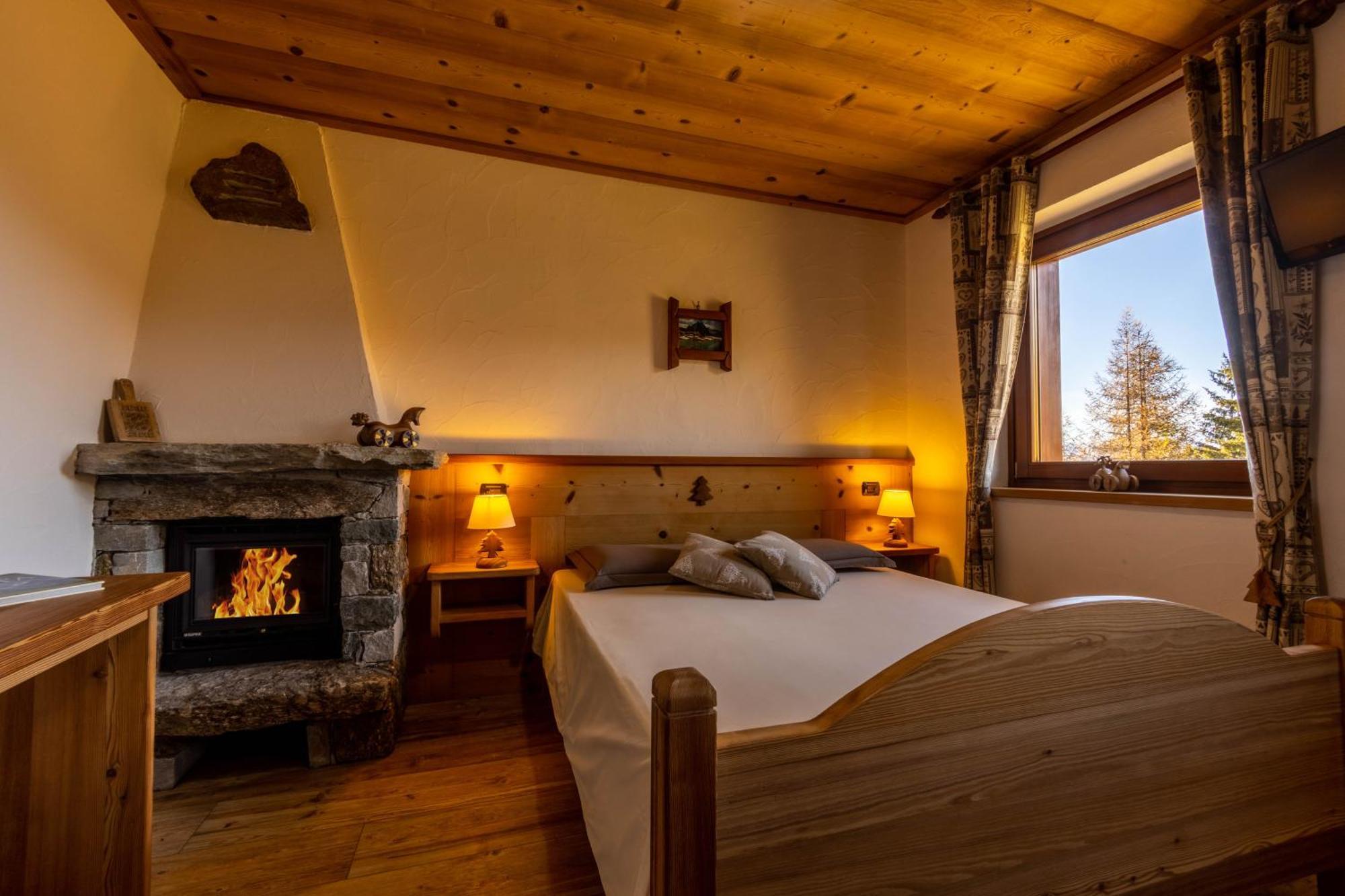 Le Coin Des Melezes - Nature & Trek - Camere In Baita Di Montagna Brusson Exteriör bild