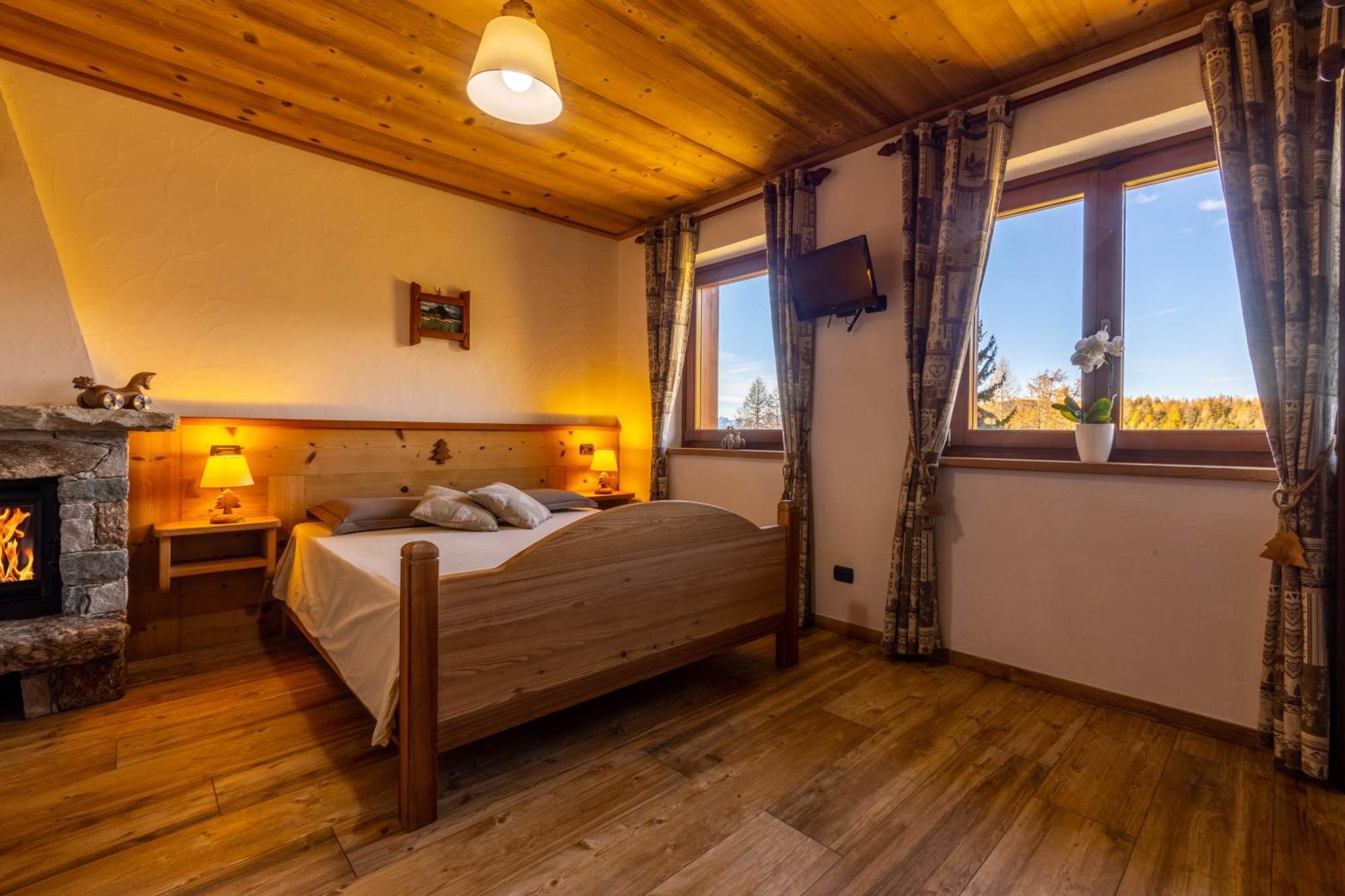 Le Coin Des Melezes - Nature & Trek - Camere In Baita Di Montagna Brusson Exteriör bild