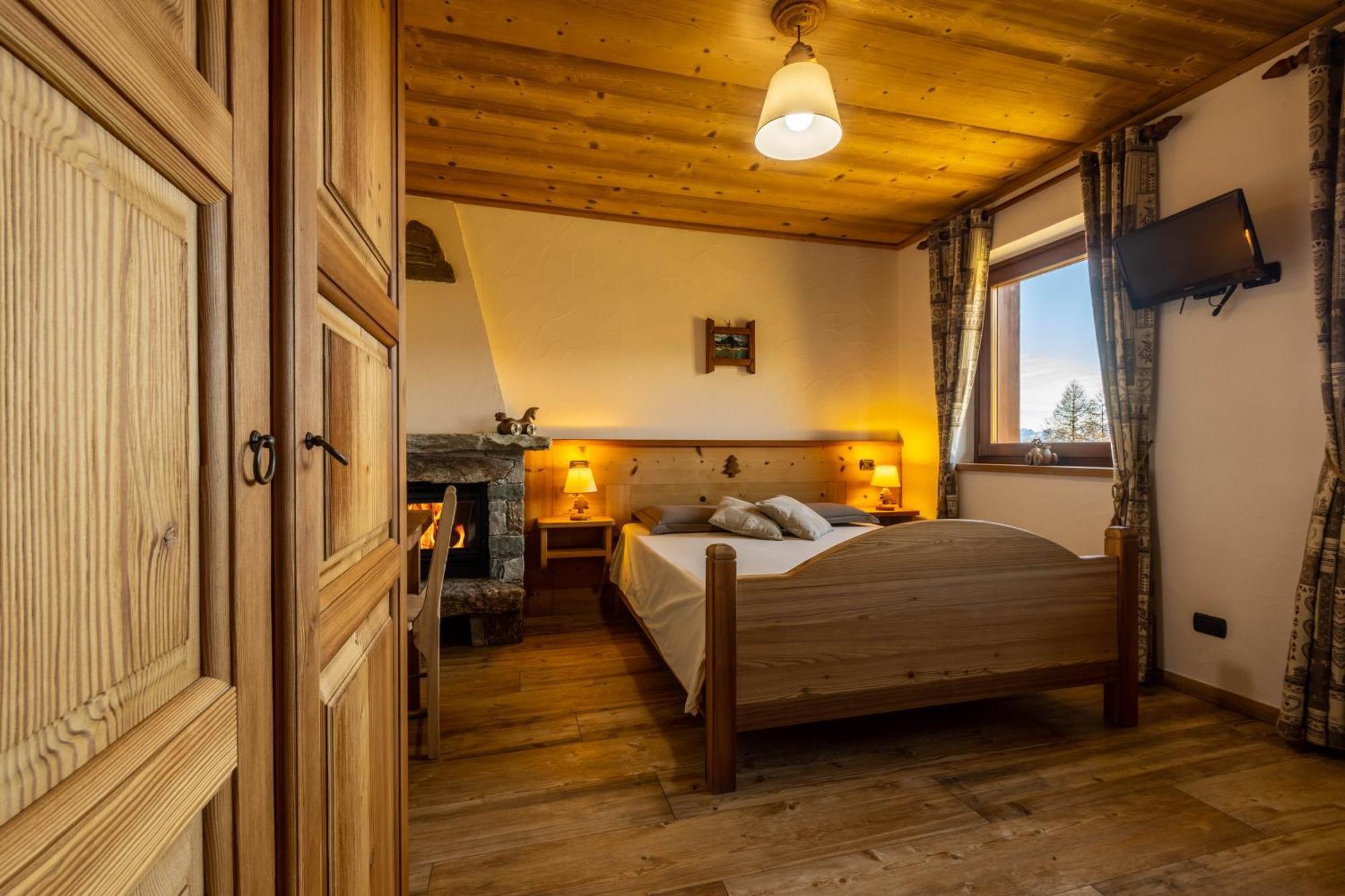 Le Coin Des Melezes - Nature & Trek - Camere In Baita Di Montagna Brusson Exteriör bild
