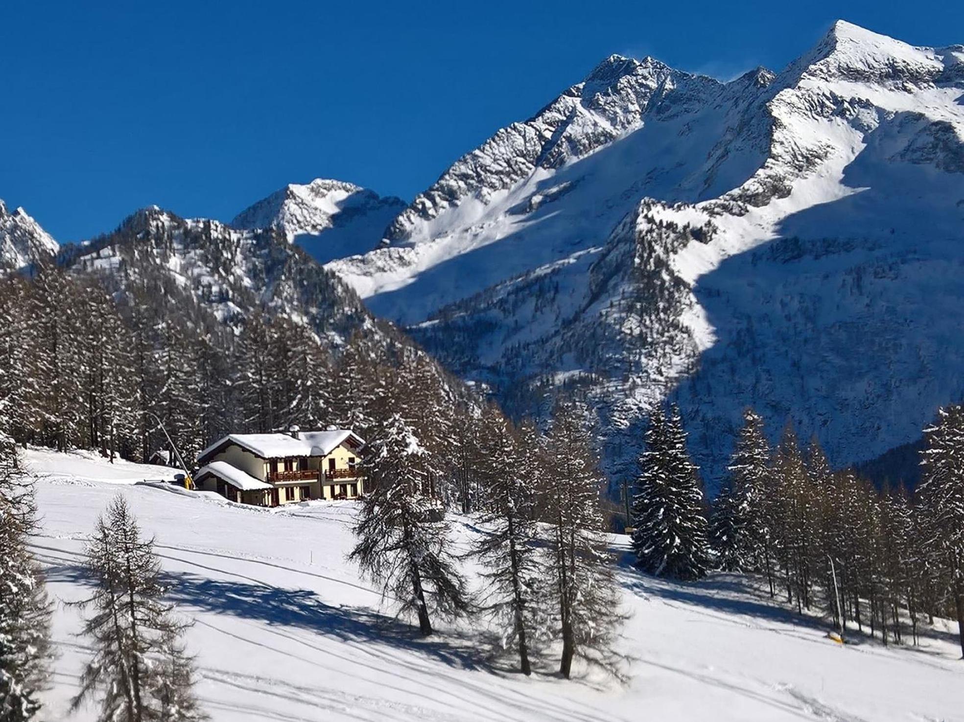 Le Coin Des Melezes - Nature & Trek - Camere In Baita Di Montagna Brusson Exteriör bild