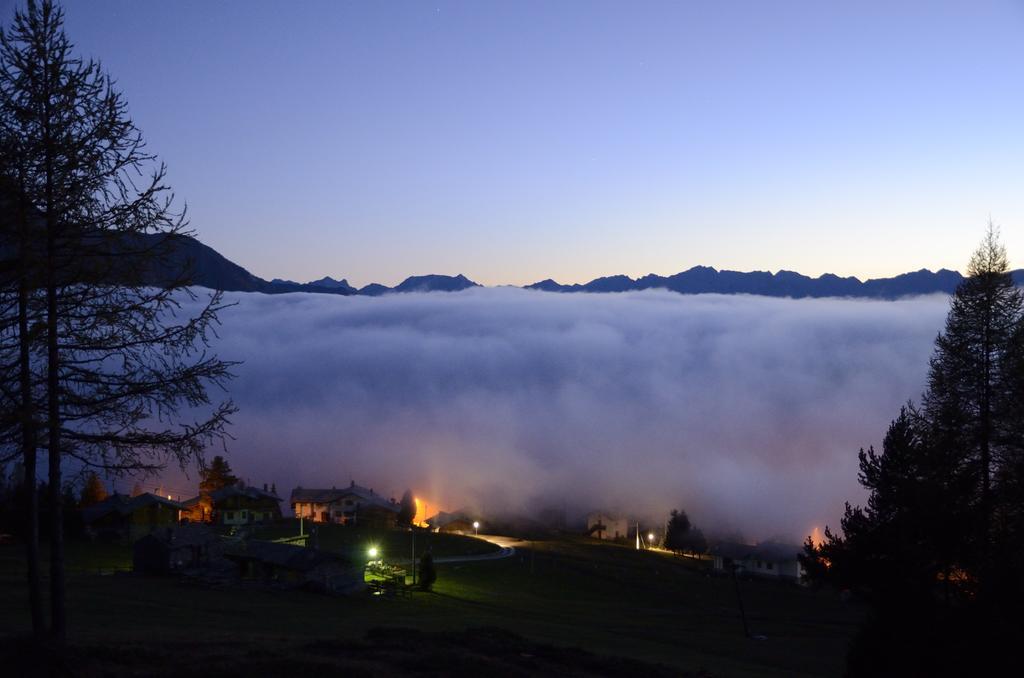 Le Coin Des Melezes - Nature & Trek - Camere In Baita Di Montagna Brusson Exteriör bild